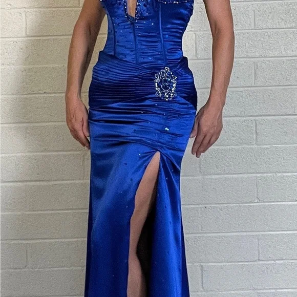 Gala dress , used in Cans film festival once - Picture 4 of 5